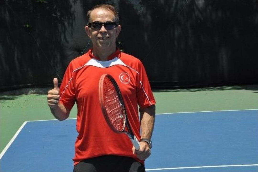 60 Yaşında Milli Oldu