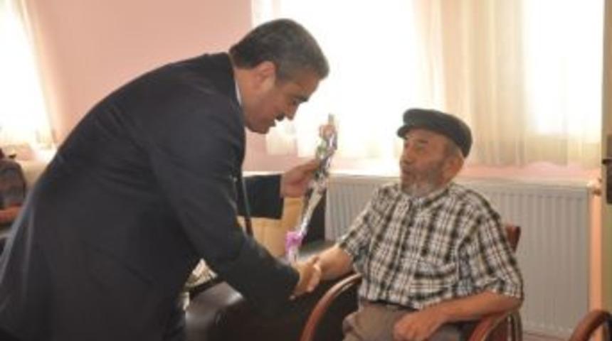 Başkan Alıcık, Babalar G&uuml;n&uuml;n&uuml; Kutladı