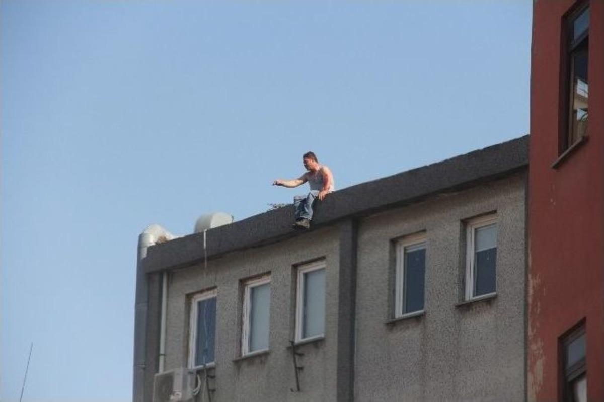 (&ouml;zel Haber) Borcunu &Ouml;deyemeyince Jiletle Kendini Doğradı