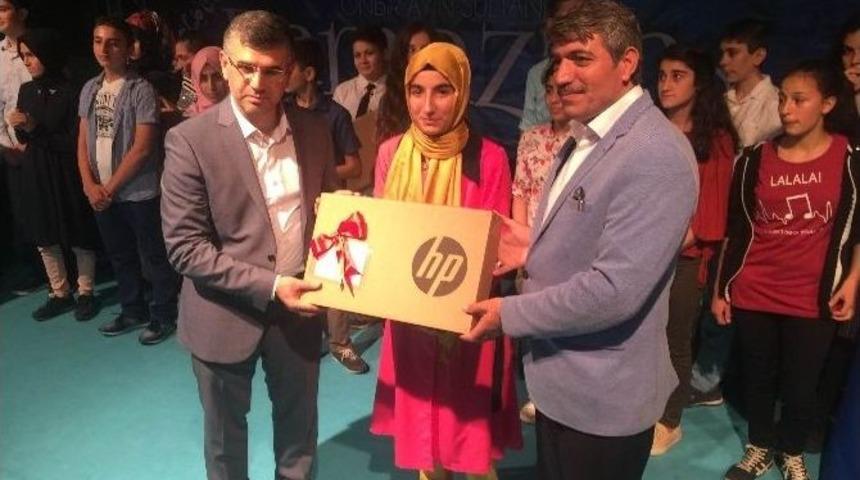 Sultanbeyli Belediyesi&rsquo;nden Okul Birincilerine Bilgisayar