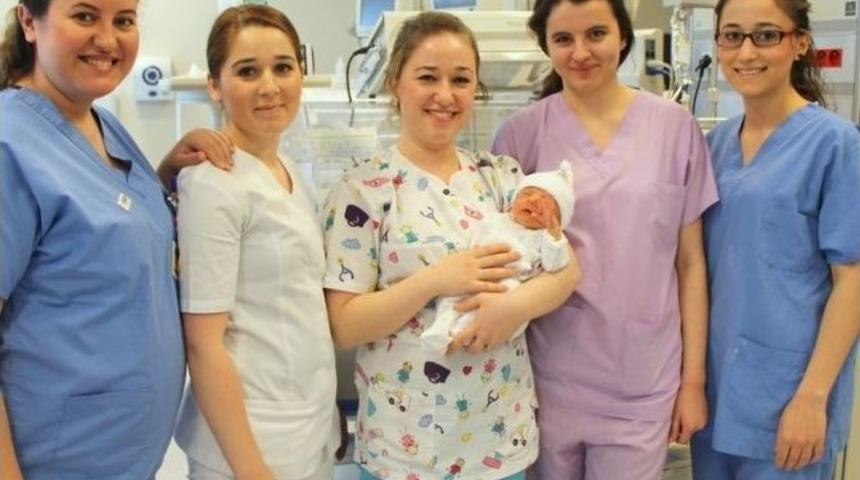 8 G&uuml;nl&uuml;k Ayberk Bebek Erken Tanıyla Hayata D&ouml;nd&uuml;