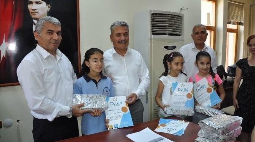 Dyned&rsquo;de Başarılı Olan 10 &Ouml;ğrenciye Tablet