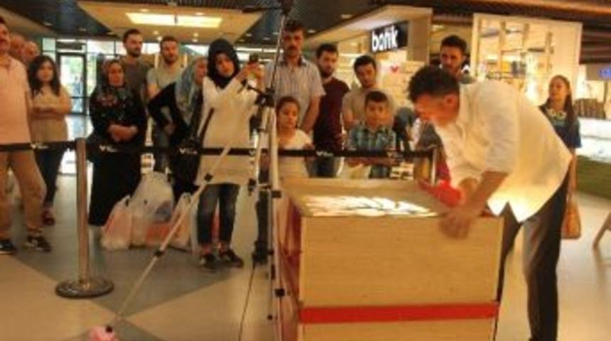 67 Burda Alışveriş Merkezi&rsquo;nde Kum Sanatı G&ouml;sterisi Yapıldı