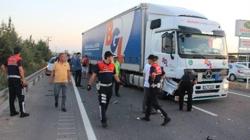 Ayvalık&rsquo;ta Trafik Kazası; 4 Yaralı