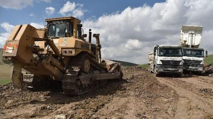 Mamak’ta 6 Noktada Yol Çalışması Devam Ediyor