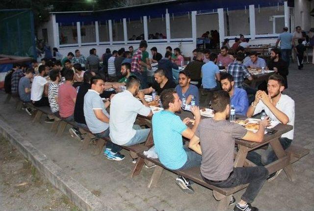 Karabük Ülkü Ocakları İftar Yemeği Düzenledi