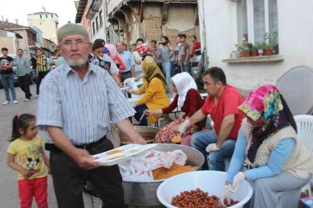 Osmaneli Belediyesi&rsquo;nin Mahalle İftarları