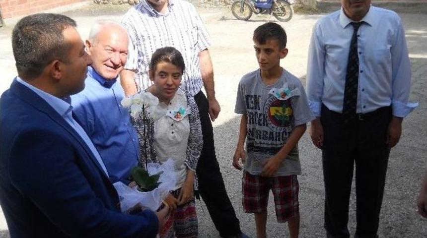 Lapseki&rsquo;de Karneler &Ouml;ğrencilere Dağıtıldı