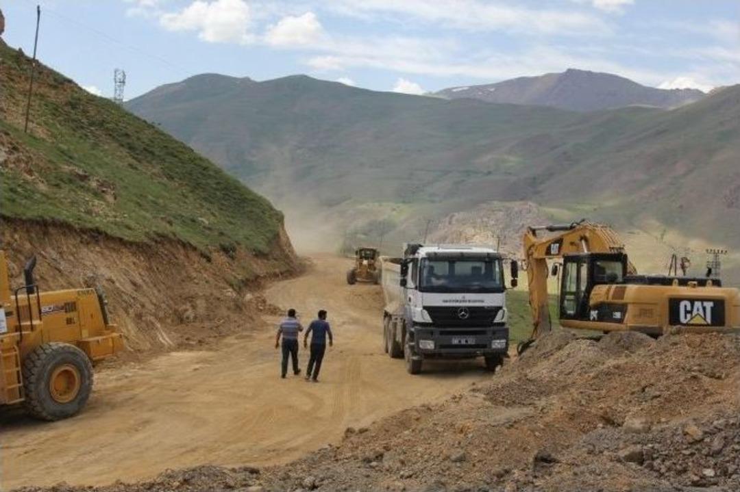 Başkale&rsquo;de Yol Yapım &Ccedil;alışması