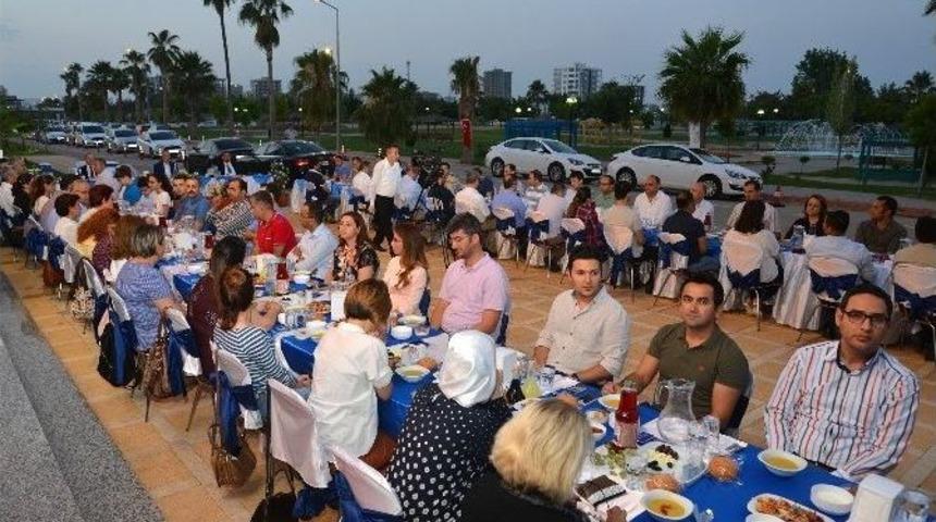 Abt&uuml; Ailesi İftarda Bir Araya Geldi