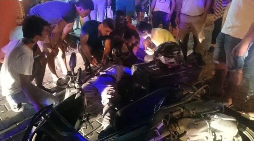 Fethiye&rsquo;de Motosiklet Yayaya &Ccedil;arptı : 2 Yaralı