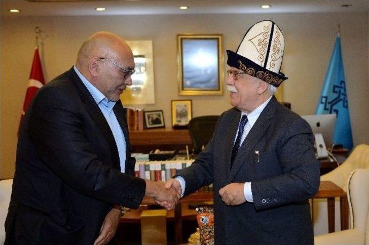 Bestecisi ’dombra’yı Bakan Avcı İçin Çaldı G2