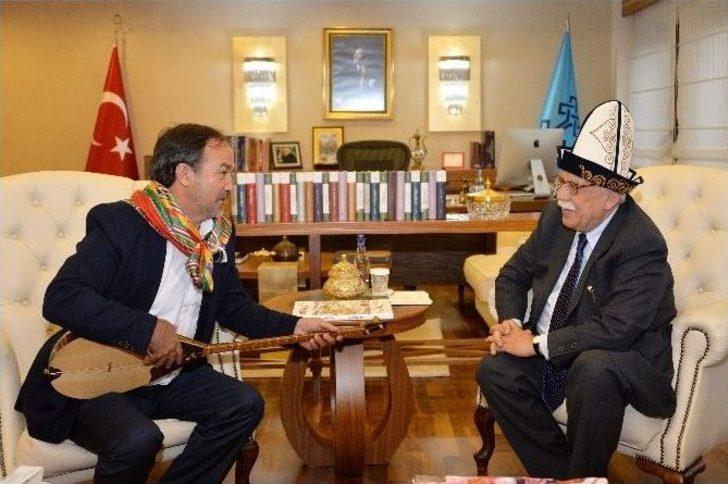 Bestecisi ’dombra’yı Bakan Avcı İçin Çaldı G4