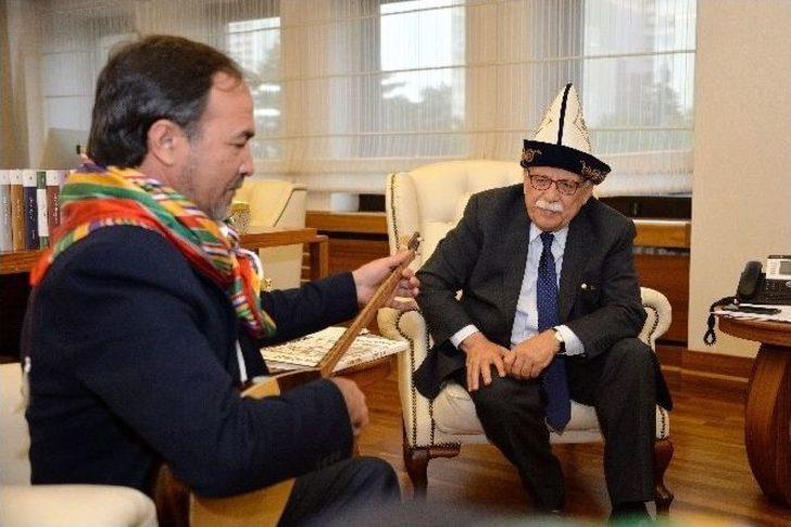 Bestecisi ’dombra’yı Bakan Avcı İçin Çaldı G5