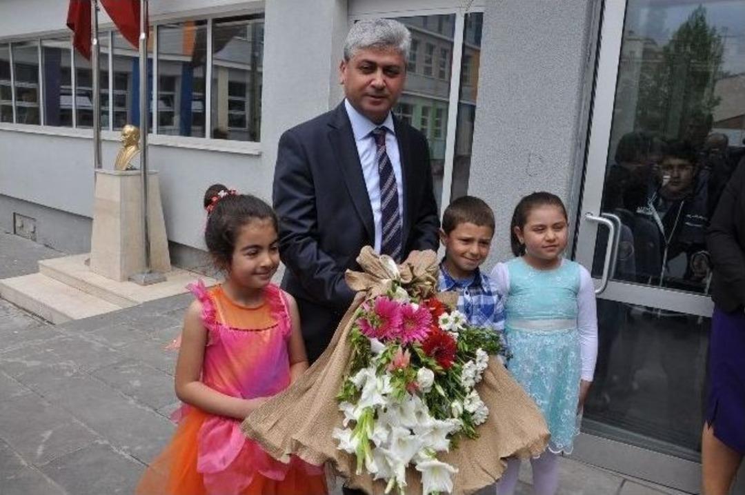 Kars&rsquo;ta 60 Bin &Ouml;ğrenci Karnesini Alarak Tatile Girdi