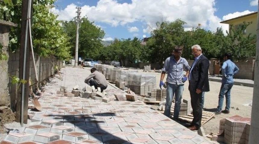 Kaldırım &Ccedil;alışması Devam Ediyor