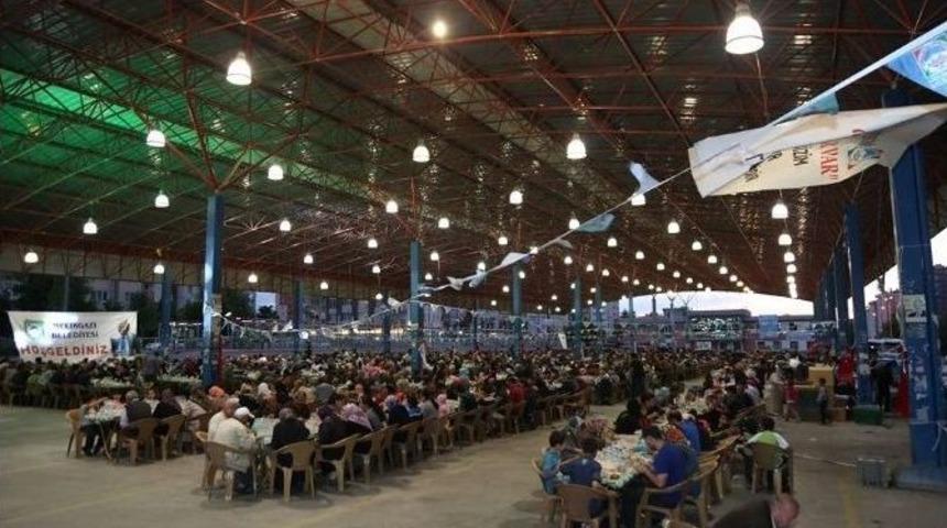 Sosyal Belediyecilik Anlayışı İle Başkan Memduh B&uuml;y&uuml;kkılı&ccedil; İftar Sofrasında