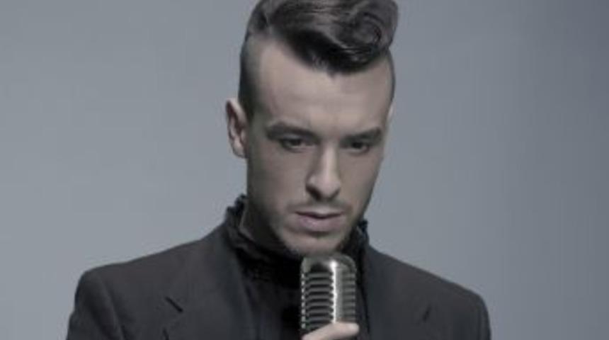 M&uuml;zisyen Cem Adrian Armada&rsquo;da