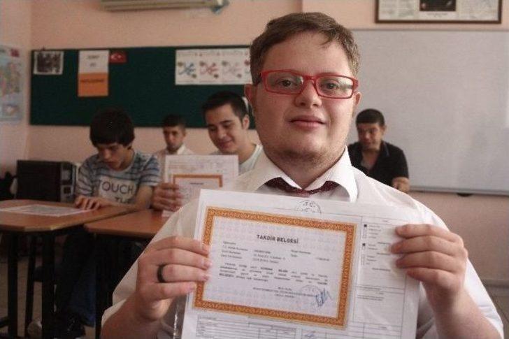 Özel Öğrencilerin Karne Heyecanı G1