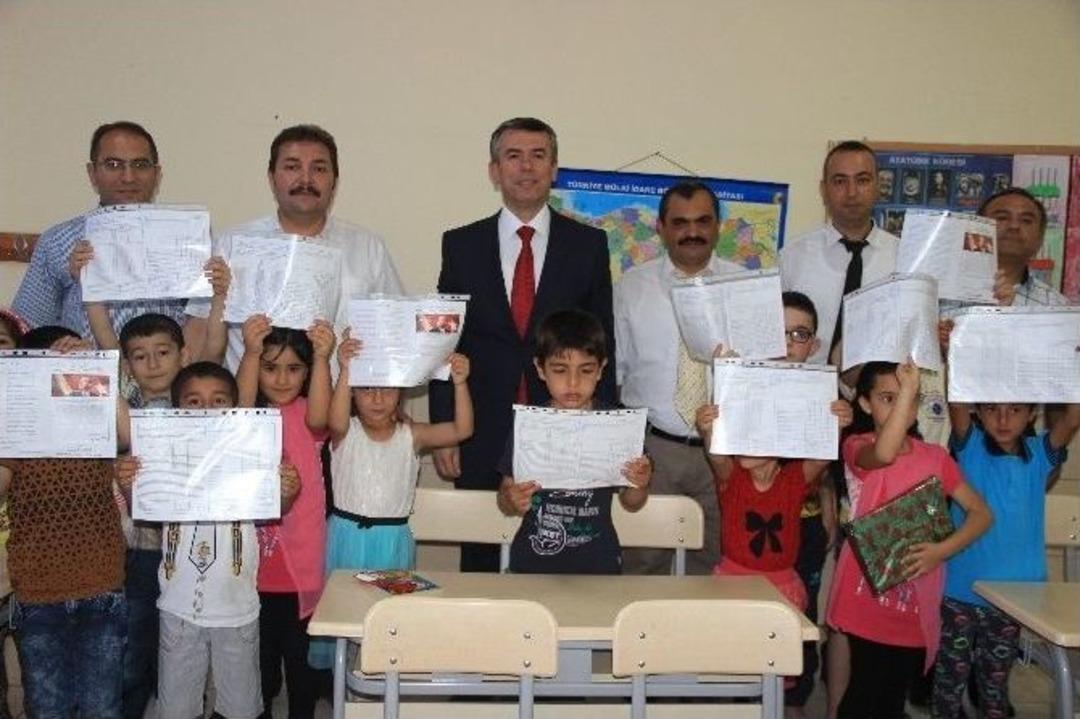 &Ouml;ğrenciler Karnelerini Aldı