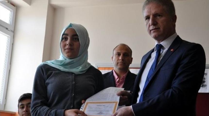 Sivas&rsquo;ta 118 Bin &Ouml;ğrenci Karne Aldı