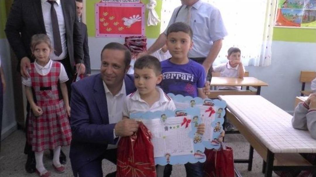 Dilovasında 81 Başarılı &Ouml;ğrenciye &Ccedil;eyrek Altın Hediye Edildi