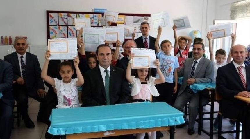 Vali Işık Karne Dağıttı