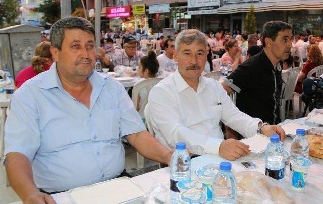 Saruhanlı’da 3 Bin Kişilik İftar Sofrası