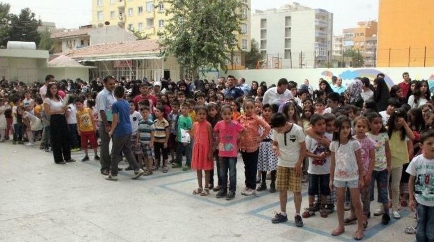 Ter&ouml;r Mağduru &Ouml;ğrencilerin Karne Heyecanı