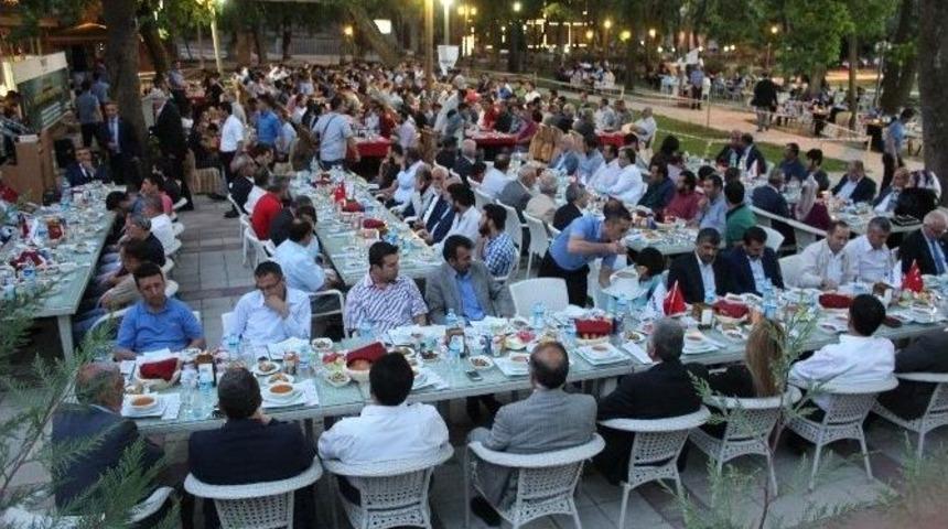 M&uuml;siad"dan İftar Yemeği