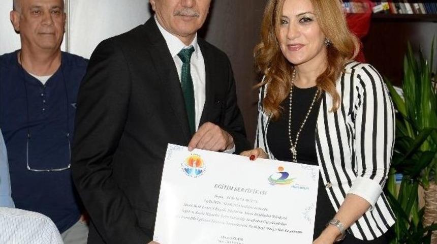 İşaret Dili Kursiyerlerine Sertifika