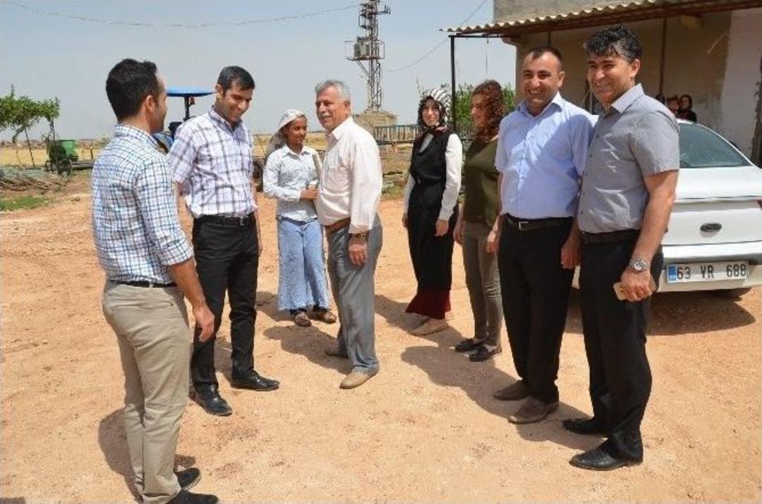 Teog&rsquo;un Viranşehir Birincisi Karnesini Tarlada Aldı