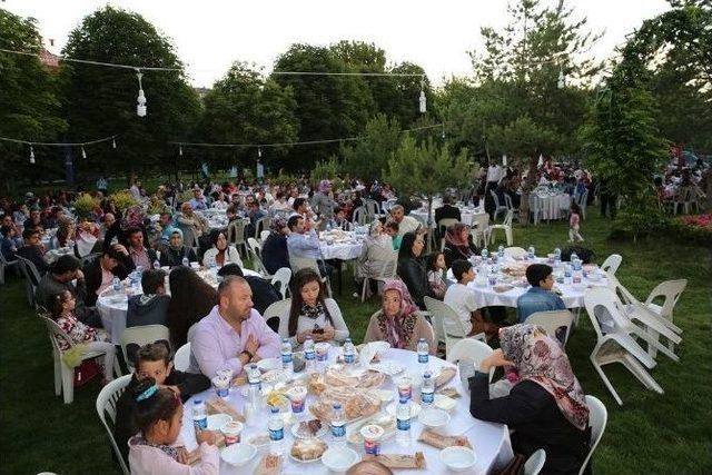 Başkan Çolakbayrakdar’dan İşçilere Bayram Müjdesi