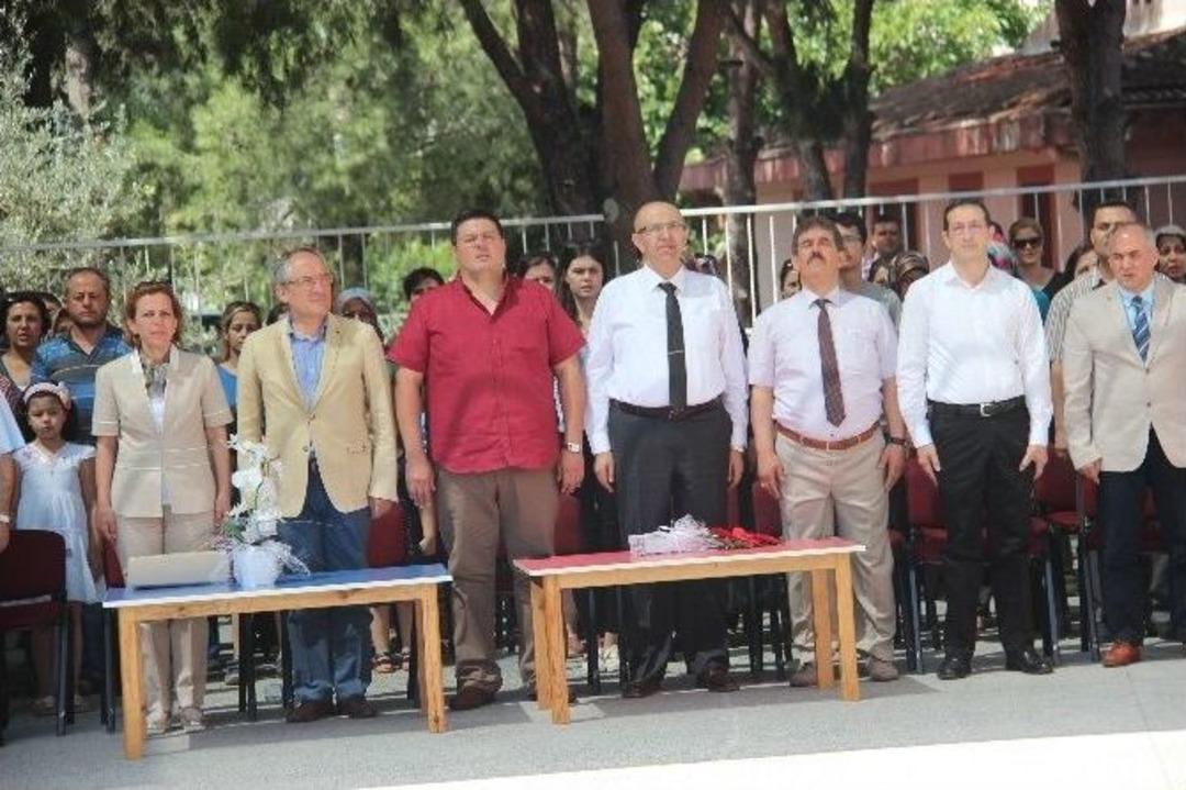 Bergamalı &Ouml;ğrenciler Karnelerini Aldı