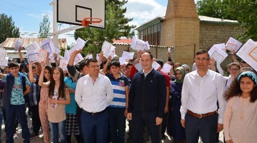 Darende&rsquo;de 6 Bin 217 &Ouml;ğrenci Karne Sevinci Yaşadı