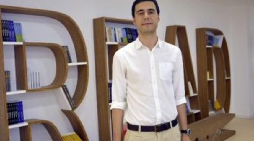 Klinik Psikolog &Uuml;nal Erdem Elli: "selfie &Ccedil;ektirenler Pop&uuml;lerlikten Yararlanmak İstiyor"