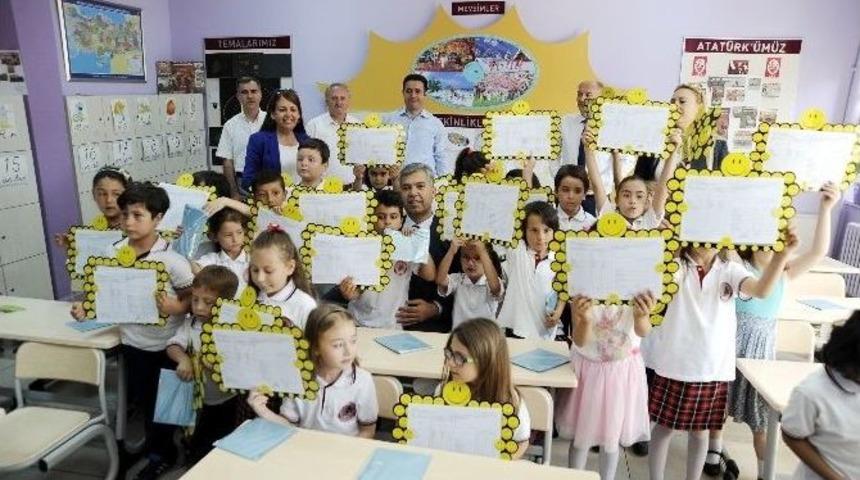 &Ccedil;anakkale&rsquo;de 72 Bin &Ouml;ğrenci Karne Aldı