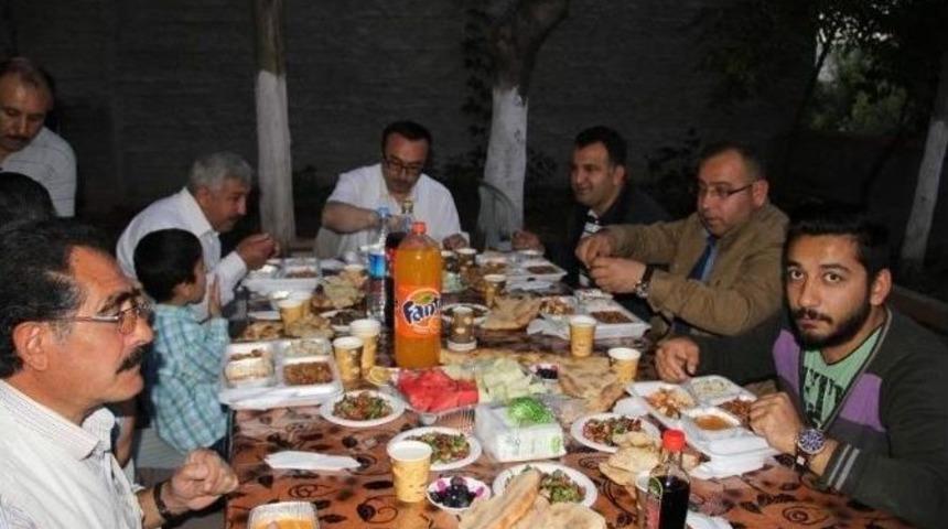 G&uuml;lşehir&rsquo;de Eğitimciler İftar Yemeğinde Bir Araya Geldi