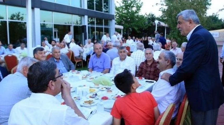 Başkan Karaosmanoğlu, Eski Başkanları İftarda Ağırladı