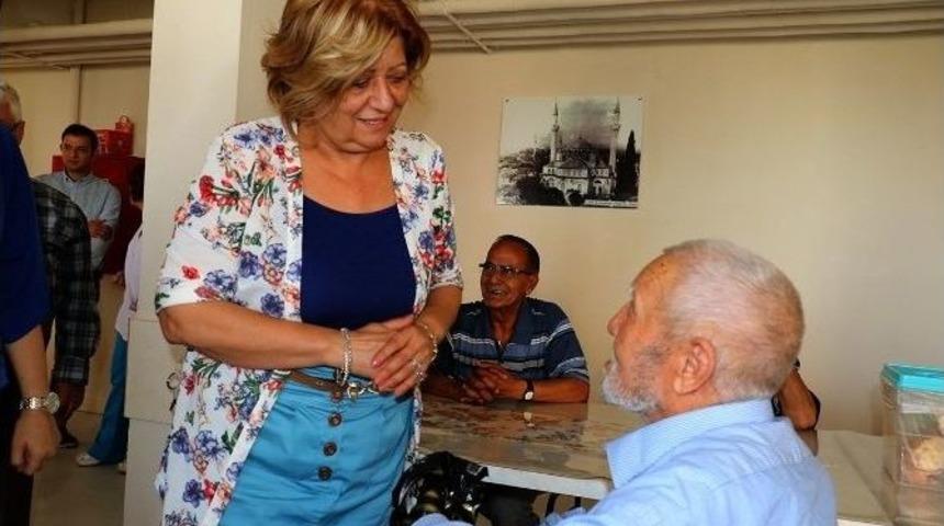 Huzurevi&rsquo;nde Babalar G&uuml;n&uuml; Heyecanı