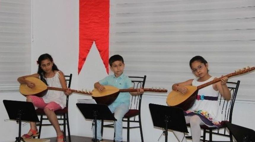 Efeler&rsquo;de Kursiyerlerden M&uuml;zik Ziyafeti