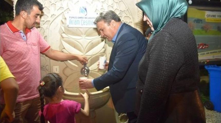 Başkan &Ccedil;er&ccedil;i&rsquo;den Vatandaşa Şerbet İkramı