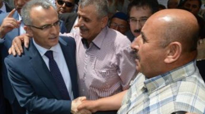 Bakan Ve &Ccedil;ift&ccedil;i Arasında G&uuml;ld&uuml;ren Diyalog...