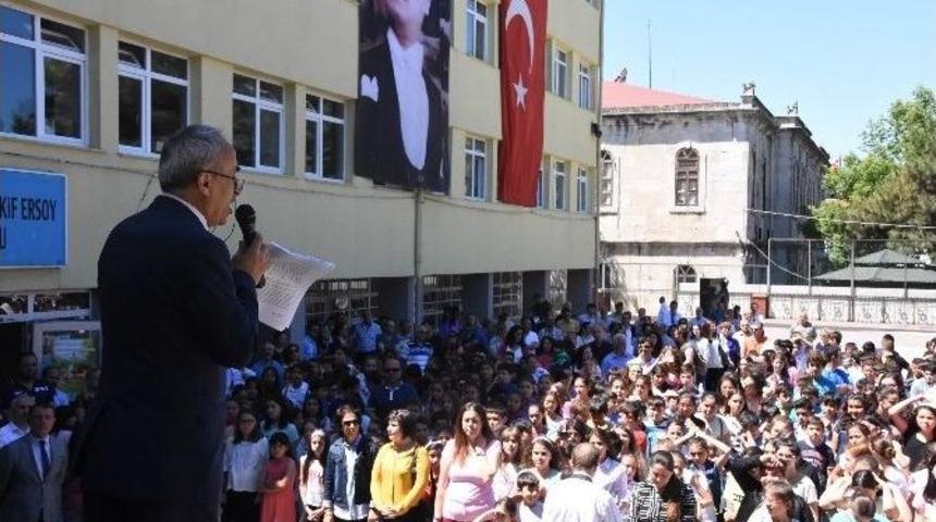 Sinop&rsquo;ta &Ouml;ğrenciler Karnelerini Aldı