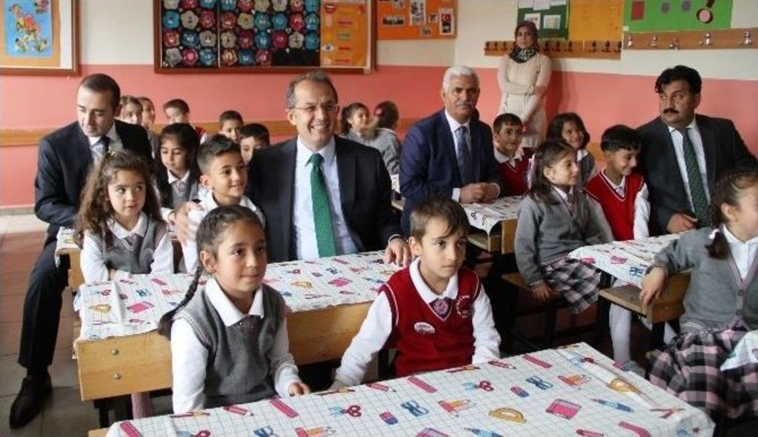 Vali Taşyapan Okulları Yakanları Kınadı