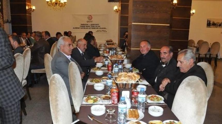 D&uuml;nya Karapapak T&uuml;rkleri Birliği Kars&rsquo;ta İftar Yemeği&rsquo;nde Buluştu