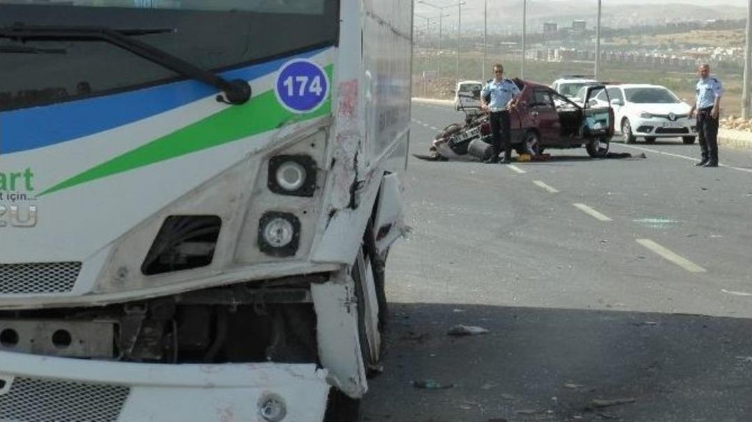 Karnelerini Alan &Ouml;ğrenciler D&ouml;n&uuml;ş Yolunda Kaza Yaptı: 1 &Ouml;l&uuml;, 3 Yaralı