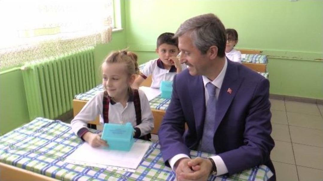 Gaziantep&rsquo;te 55 Bini Suriyeli 486 Bin &Ouml;ğrenci Karne Aldı