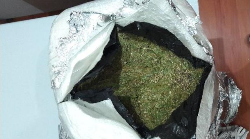 Yolcu Otob&uuml;s&uuml;nde 9 Kilo Esrar Maddesi Ele Ge&ccedil;irildi