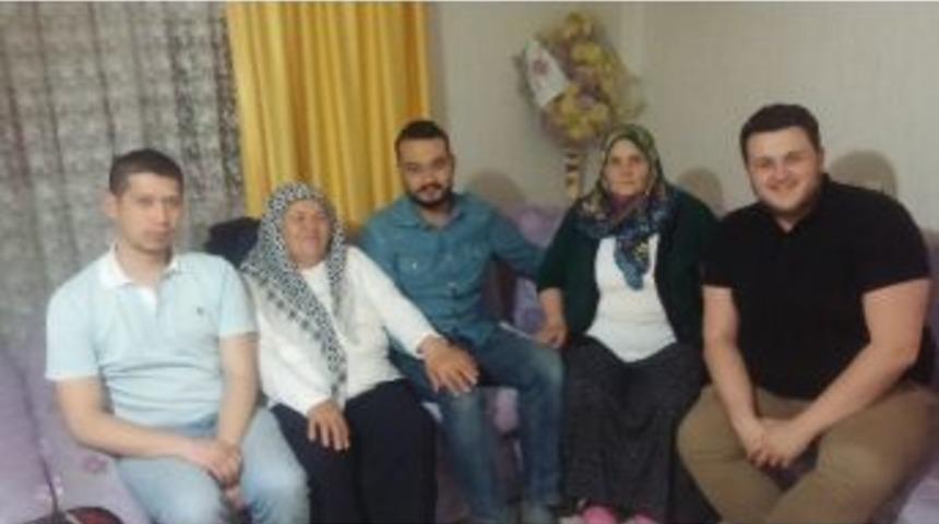 Ak Parti Eskişehir Gen&ccedil;lik Kolları &Uuml;yeleri Şehit Ailesiyle İftar Yaptı